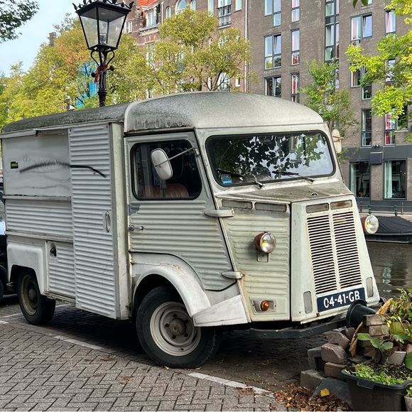 Meet your Posher, Nicole - Picture 5 of 6